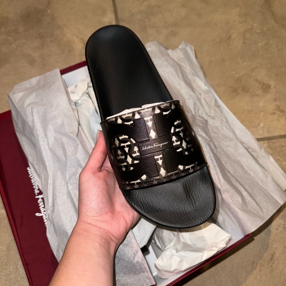 Ferragamo Men’s Slides 🎁